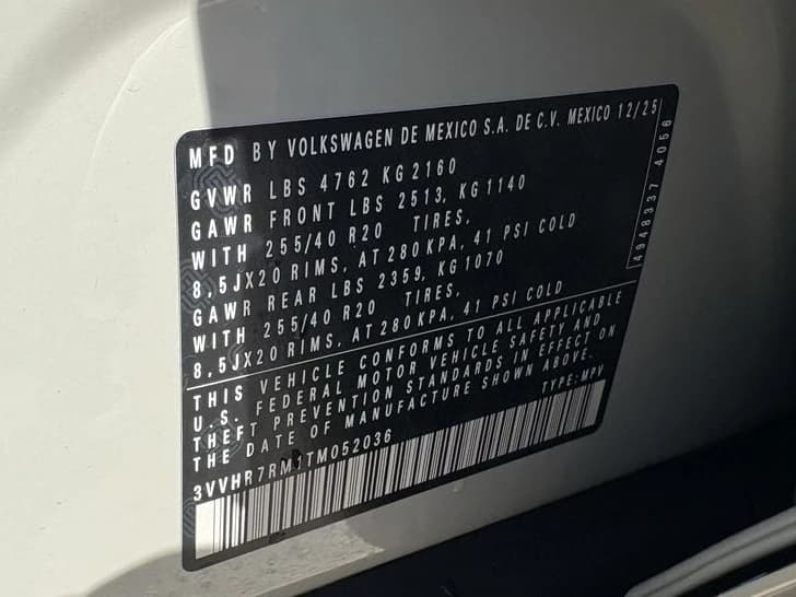 Volkswagen Tiguan SE R-Line Black 2.0T FWD 2026 — side view