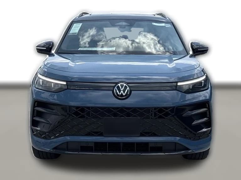 Volkswagen Tiguan SE R-Line Black FWD 2026 — side view