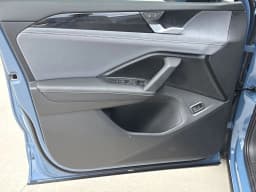 Volkswagen Tiguan SE R-Line Black FWD 2026 — side view