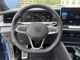 Volkswagen Tiguan SE R-Line Black FWD 2026 — side view