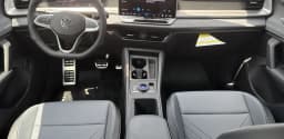 Volkswagen Tiguan SE R-Line Black FWD 2026 — side view