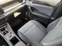 Volkswagen Tiguan SE R-Line Black FWD 2026 — side view