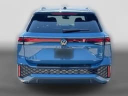 Volkswagen Tiguan SE R-Line Black 2.0T FWD 2026 — side view