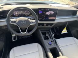 Volkswagen Tiguan SE R-Line Black 2.0T FWD 2026 — side view