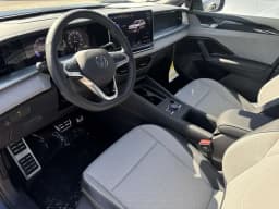 Volkswagen Tiguan SE R-Line Black 2.0T FWD 2026 — side view