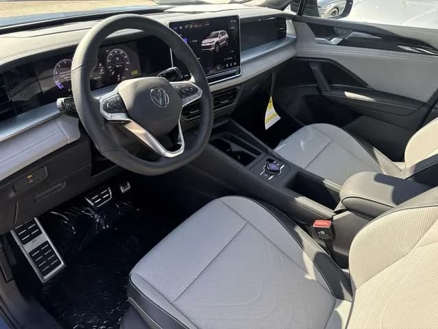 Volkswagen Tiguan SE R-Line Black 2.0T FWD 2026 — side view