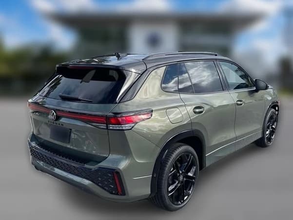 Volkswagen Tiguan SE R-Line Black 2.0T FWD 2026 — side view