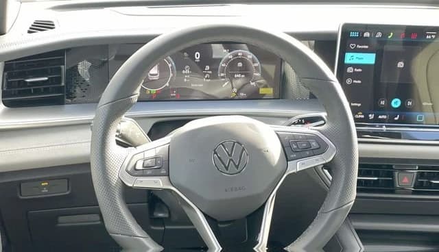 Volkswagen Tiguan SE R-Line Black 2.0T FWD 2026 — side view