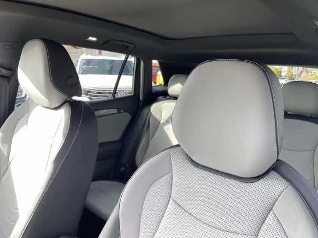 Volkswagen Tiguan SE R-Line Black 2.0T FWD 2026 — side view