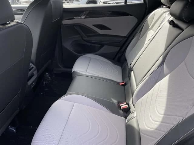 Volkswagen Tiguan SE R-Line Black 2.0T FWD 2026 — side view