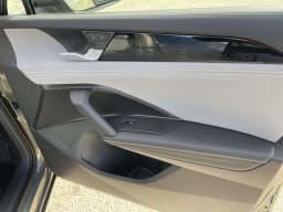 Volkswagen Tiguan SE R-Line Black 2.0T FWD 2026 — side view