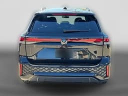 Volkswagen Tiguan SE R-Line Black FWD 2026 — side view