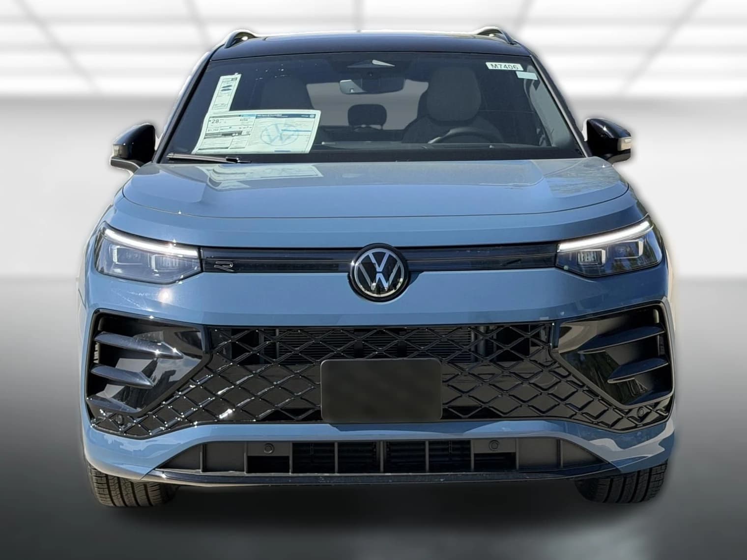 Volkswagen Tiguan SE R-Line Black 2.0T FWD 2026 — side view