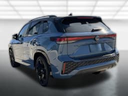 Volkswagen Tiguan SE R-Line Black 2.0T FWD 2026 — side view