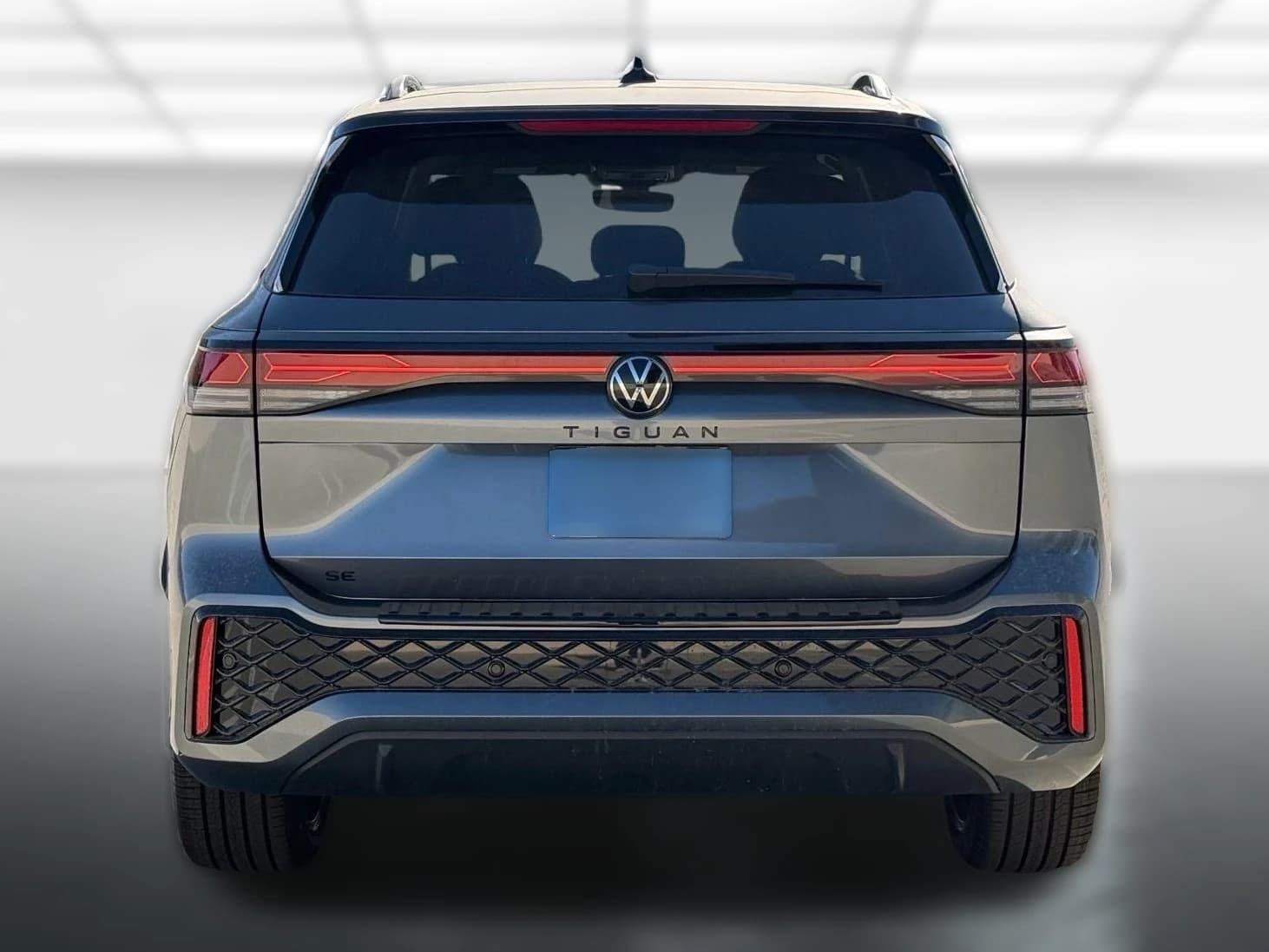 Volkswagen Tiguan SE R-Line Black FWD 2026 — side view