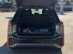Volkswagen Tiguan SE R-Line Black FWD 2026 — side view
