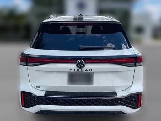 Volkswagen Tiguan SE R-Line Black FWD 2026 — side view