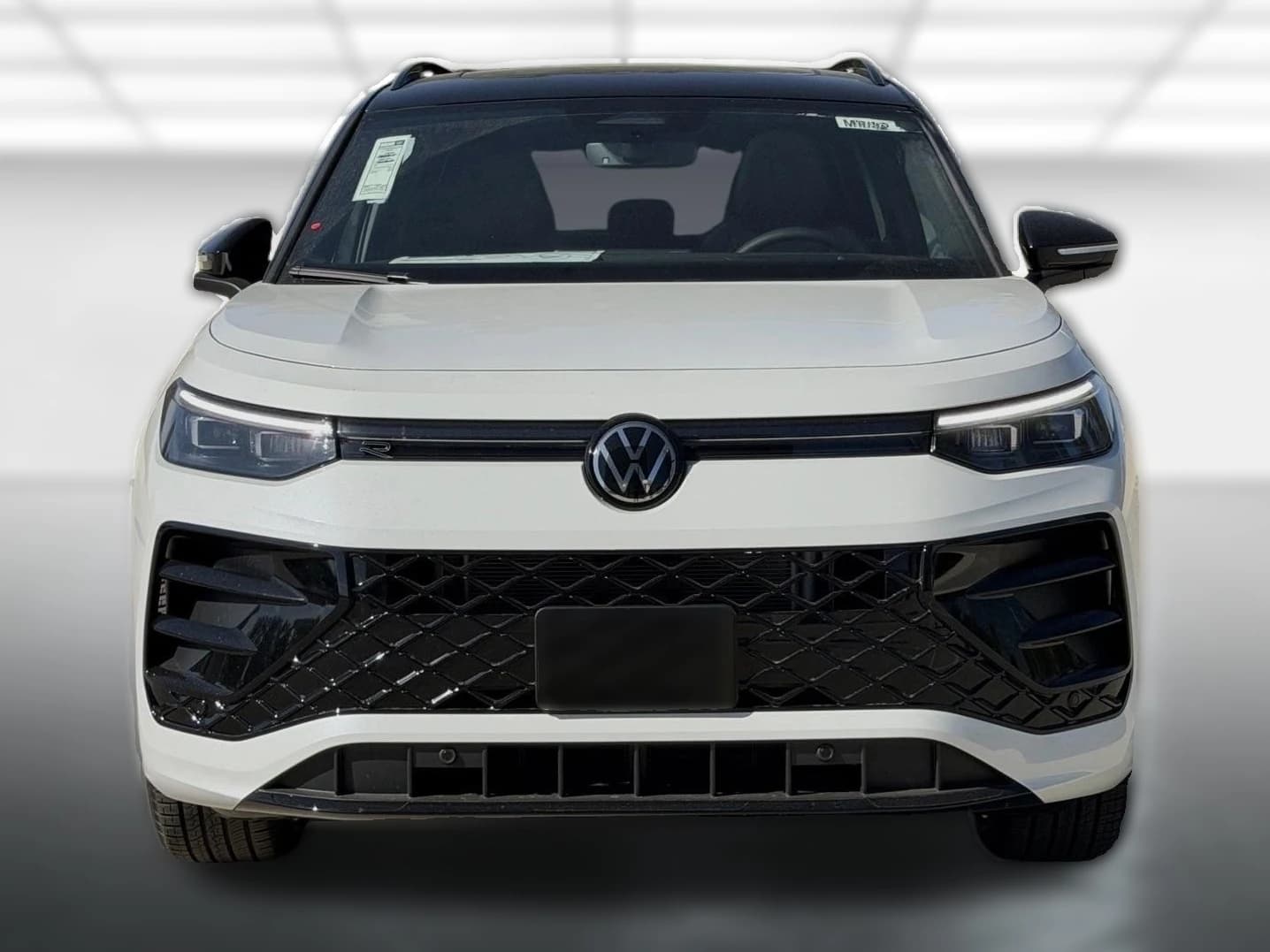Volkswagen Tiguan SE R-Line Black FWD 2026 — side view