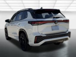 Volkswagen Tiguan SE R-Line Black FWD 2026 — side view