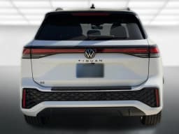 Volkswagen Tiguan SE R-Line Black FWD 2026 — side view
