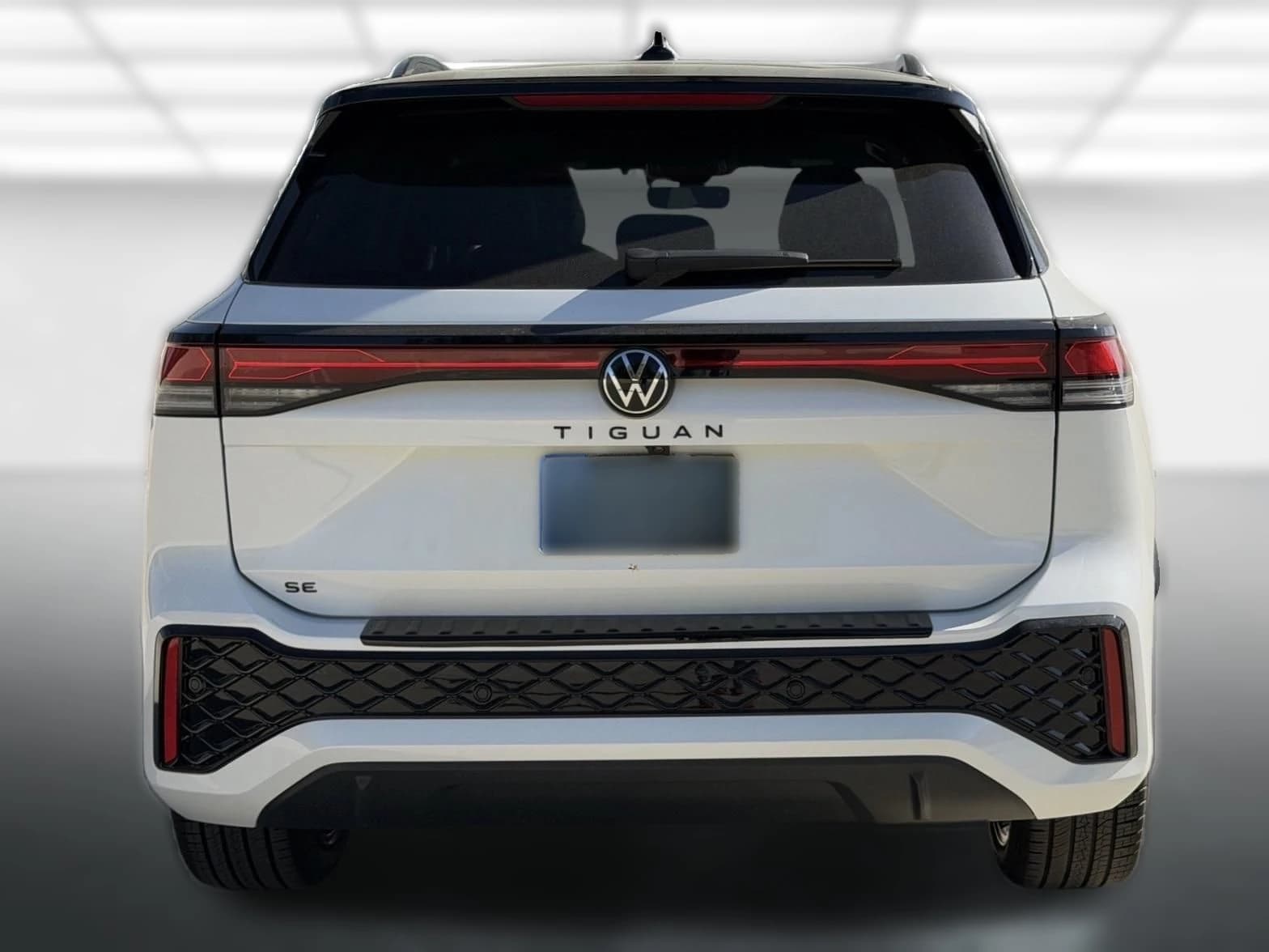 Volkswagen Tiguan SE R-Line Black FWD 2026 — side view