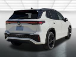 Volkswagen Tiguan SE R-Line Black FWD 2026 — side view