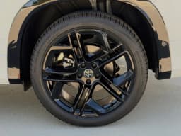 Volkswagen Tiguan SE R-Line Black FWD 2026 — side view