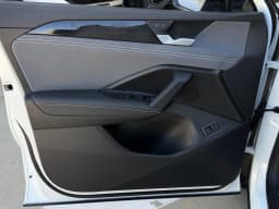 Volkswagen Tiguan SE R-Line Black FWD 2026 — side view