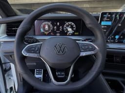 Volkswagen Tiguan SE R-Line Black FWD 2026 — side view
