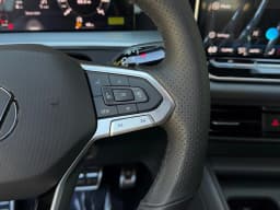 Volkswagen Tiguan SE R-Line Black FWD 2026 — side view