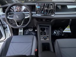 Volkswagen Tiguan SE R-Line Black FWD 2026 — side view