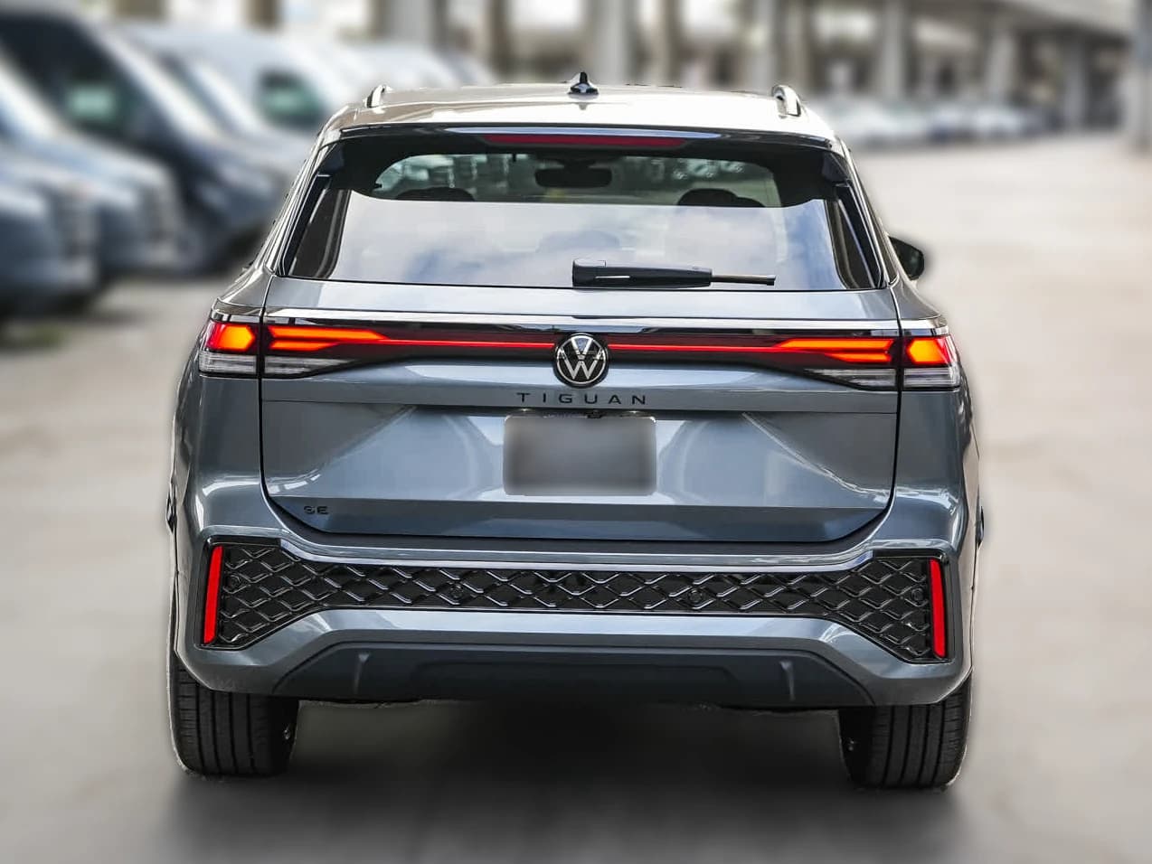 Volkswagen Tiguan SE R-Line Black FWD 2026 — side view