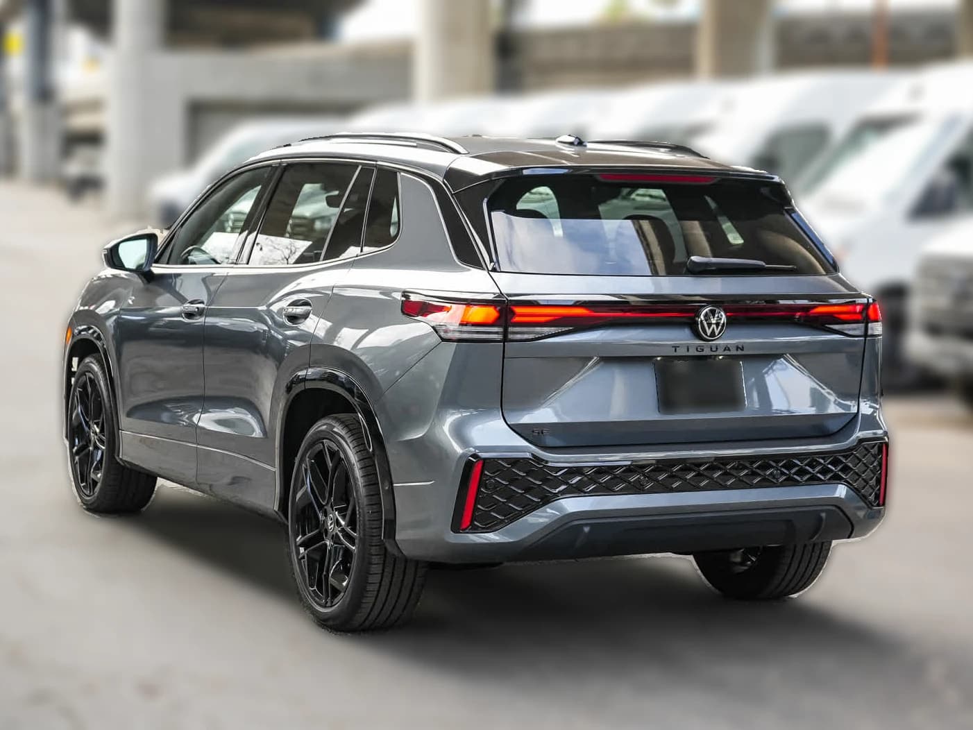 Volkswagen Tiguan SE R-Line Black FWD 2026 — side view