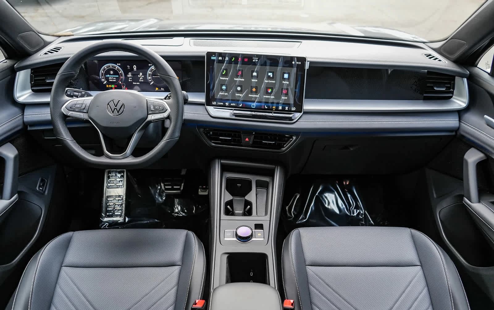 Volkswagen Tiguan SE R-Line Black FWD 2026 — side view