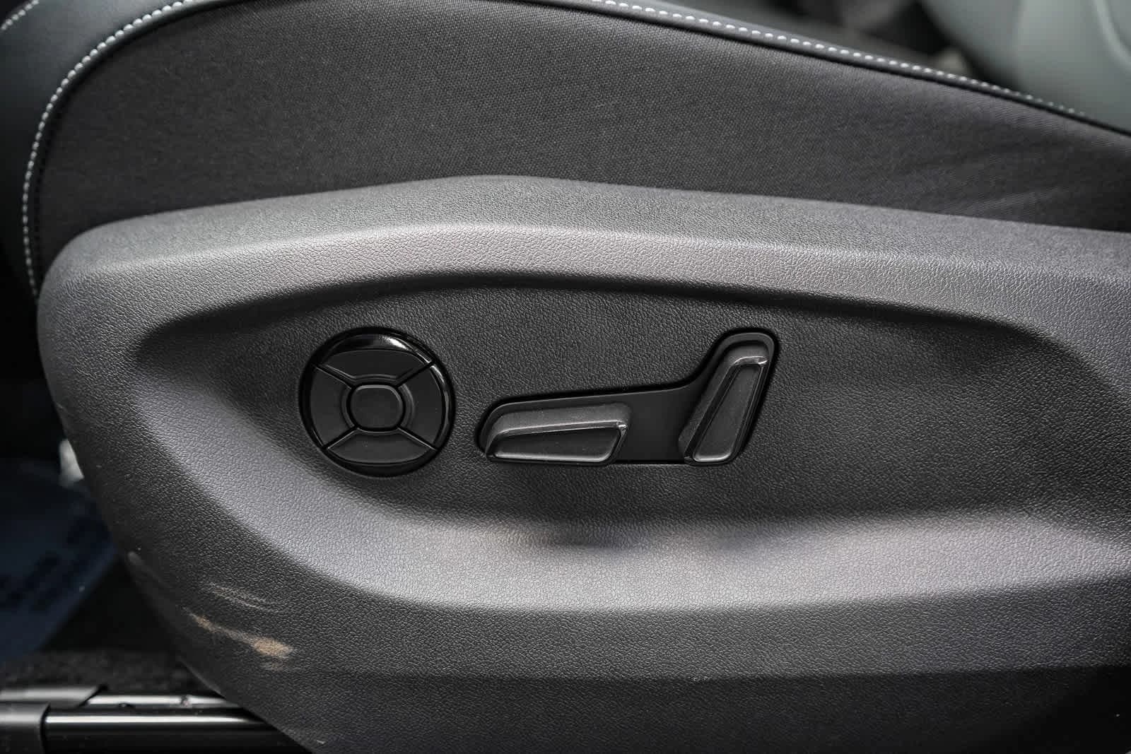 Volkswagen Tiguan SE R-Line Black FWD 2026 — side view