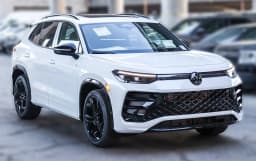 Volkswagen Tiguan SE R-Line Black 2.0T FWD 2026 — side view