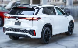 Volkswagen Tiguan SE R-Line Black 2.0T FWD 2026 — side view