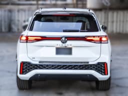 Volkswagen Tiguan SE R-Line Black 2.0T FWD 2026 — side view