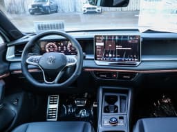 Volkswagen Tiguan SE R-Line Black 2.0T FWD 2026 — side view