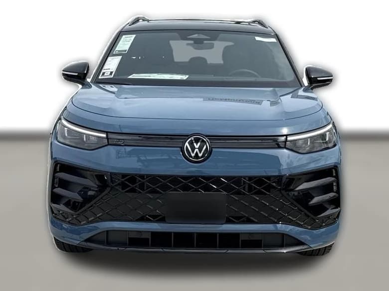 Volkswagen Tiguan SE R-Line Black FWD 2026 — side view