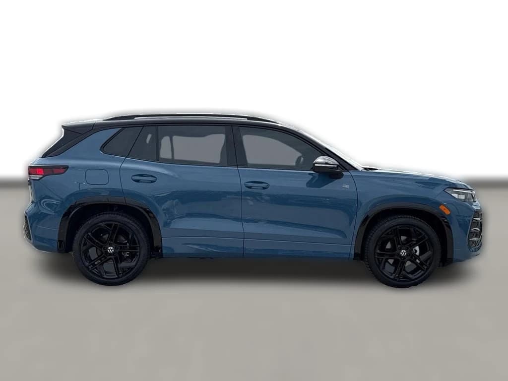 Volkswagen Tiguan SE R-Line Black FWD 2026 — side view