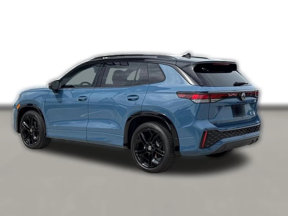Volkswagen Tiguan SE R-Line Black FWD 2026 — side view
