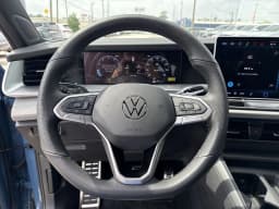 Volkswagen Tiguan SE R-Line Black FWD 2026 — side view