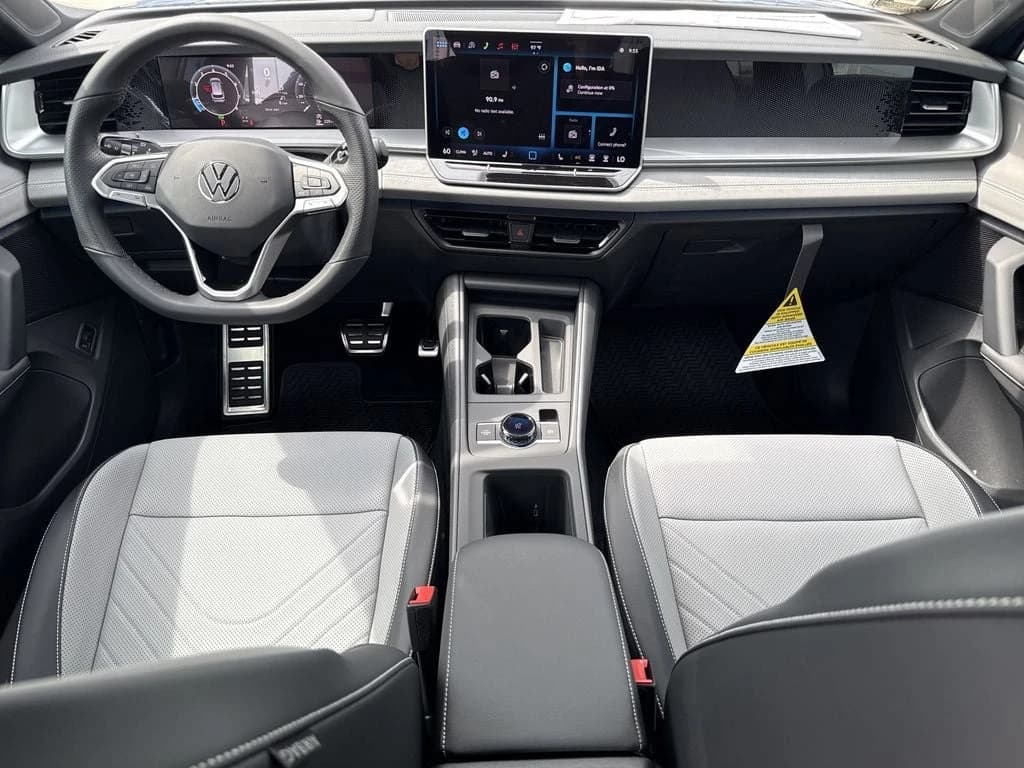 Volkswagen Tiguan SE R-Line Black FWD 2026 — side view