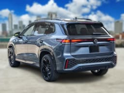 Volkswagen Tiguan SE R-Line Black FWD 2026 — side view