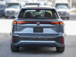 Volkswagen Tiguan SE R-Line Black FWD 2026 — side view