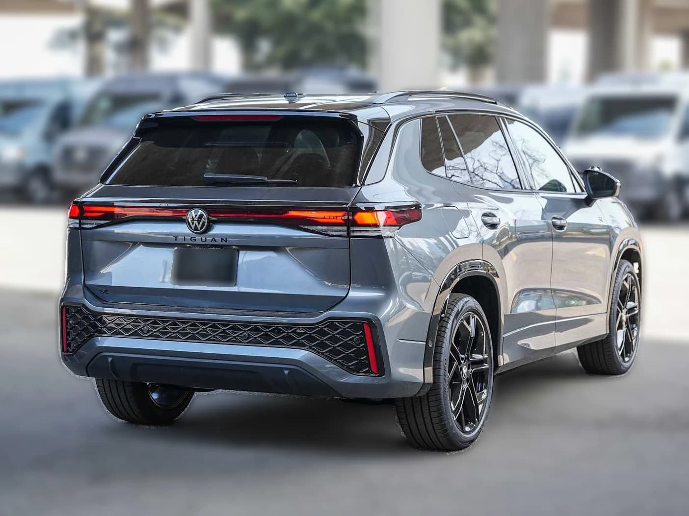 Volkswagen Tiguan SE R-Line Black FWD 2026 — side view