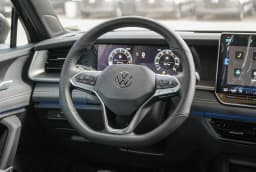 Volkswagen Tiguan SE R-Line Black FWD 2026 — side view