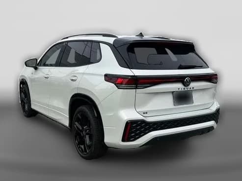 Volkswagen Tiguan SE R-Line Black FWD 2026 — side view