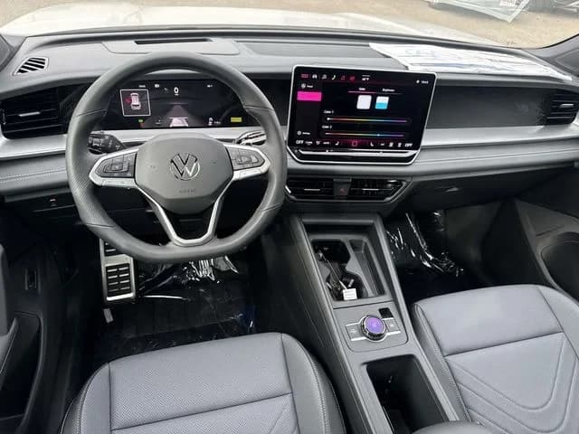 Volkswagen Tiguan SE R-Line Black FWD 2026 — side view